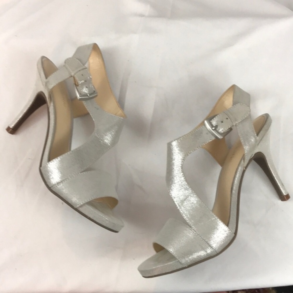 Kelly & Katie sz7.5 silver strappy heels